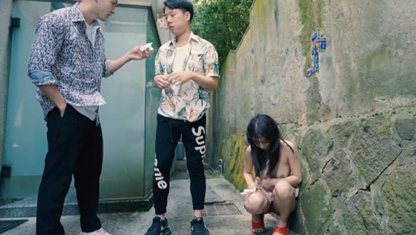Em gái vú bự địt trai cong cực phê